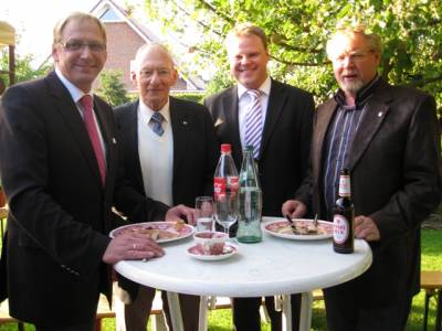 v.l.n.r. Franz Josef Holzenkamp (MdB), Wolfgang Fischer (Vors. SU Lohne), Tobias Gerdesmeyer (Stnd.Vertr. d.Brgermeisters), Norbert Bockstette (Vors.CDU Stadtverband Lohne)
