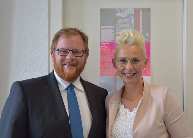 Bild: Wirtschaftsjunior Arno Djuren mit Silvia Breher MdB (© Silvia Breher) Bild: Wirtschaftsjunior Arno Djuren mit Silvia Breher MdB (© Silvia Breher)