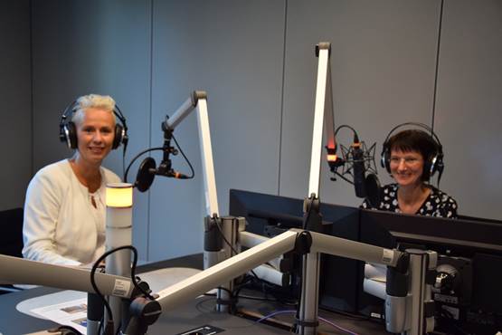 (Bild: Silvia Breher mit Katharina Seiler vom NDR im ARD-Hauptstadtstudio, © Silvia Breher) (Bild: Silvia Breher mit Katharina Seiler vom NDR im ARD-Hauptstadtstudio, © Silvia Breher)
