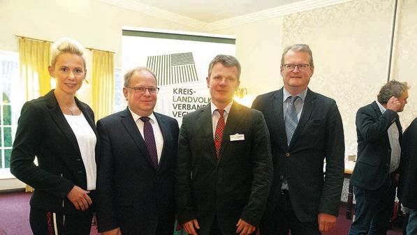 Geschäftsführerin Silvia Breher und der Vorsitzende Norbert Meyer (von links) schieden aus. Die „Neuen Geschäftsführerin Silvia Breher und der Vorsitzende Norbert Meyer (von links) schieden aus. Die „Neuen