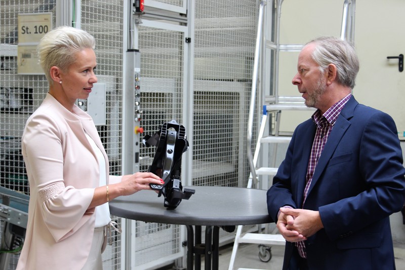 Informationsaustausch bei BOGE Rubber & Plastics in Damme: Bundestagsabgeordnete Silvia Breher MdB und BOGE-Chef Dr. Torsten Bremer.